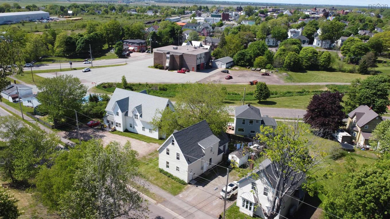 8 East Pleasant Street, Amherst, NS