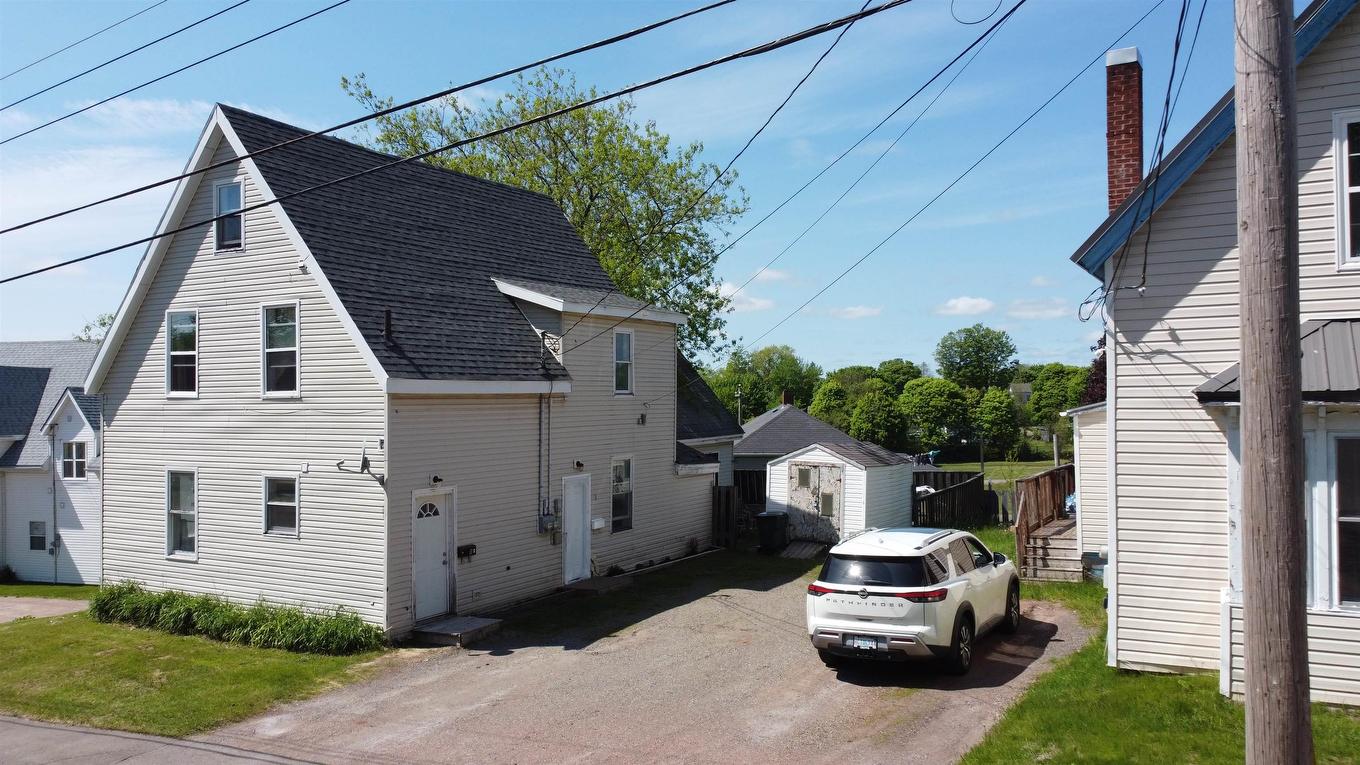 8 East Pleasant Street, Amherst, NS