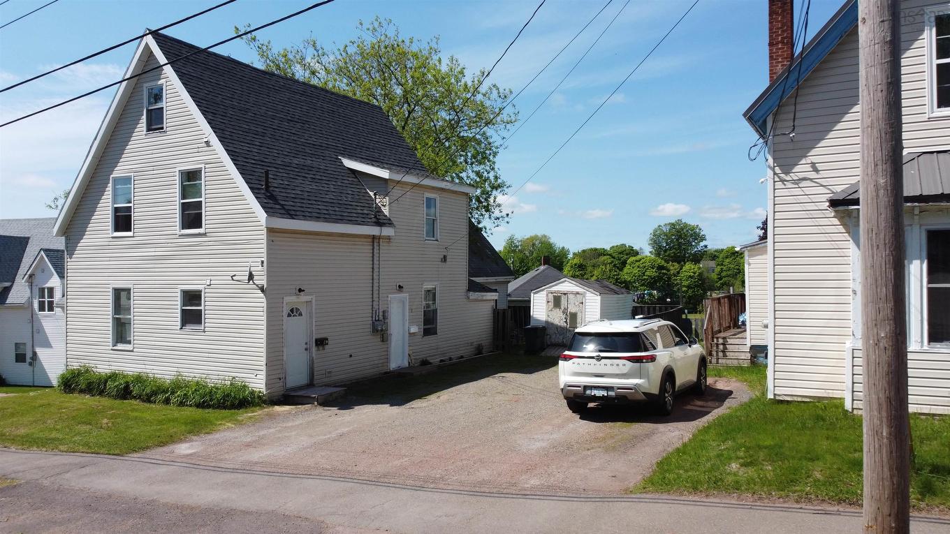 8 East Pleasant Street, Amherst, NS