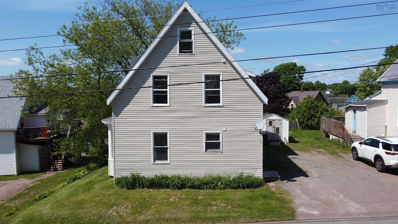 8 East Pleasant Street, Amherst, NS