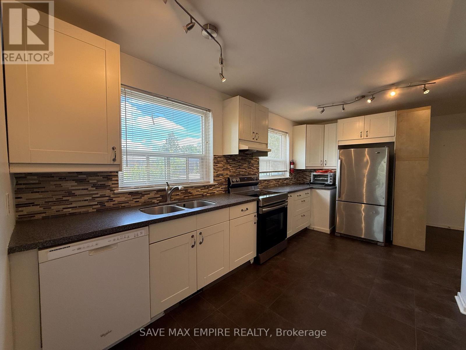 1560 Sandgate Crescent, Mississauga, ON