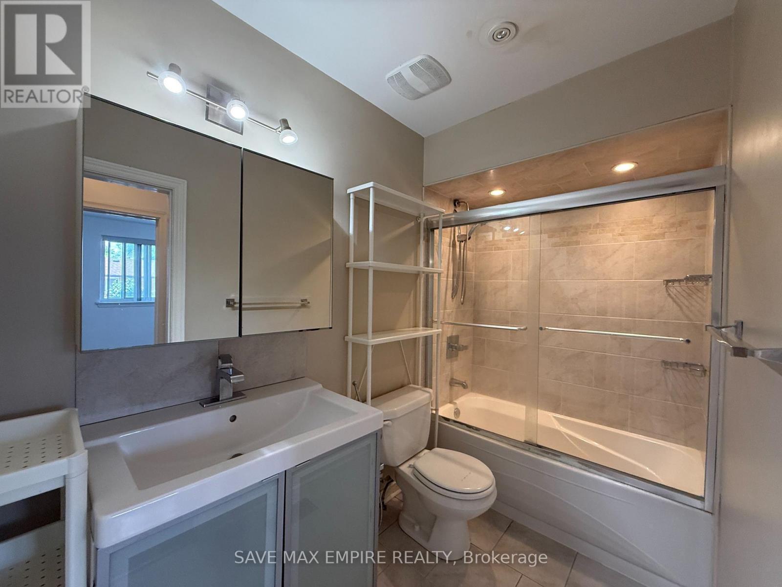1560 Sandgate Crescent, Mississauga, ON