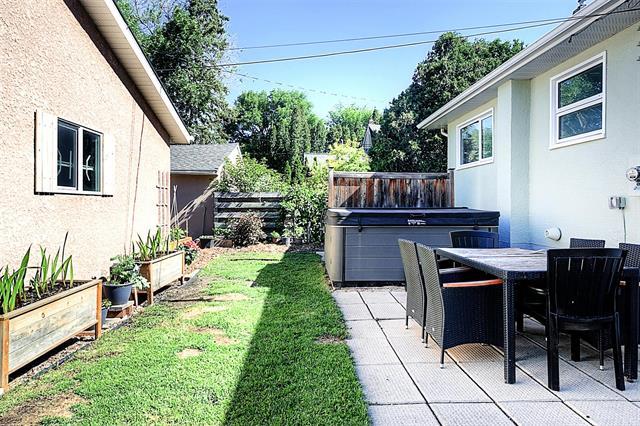 699 Elm St, Winnipeg, MB