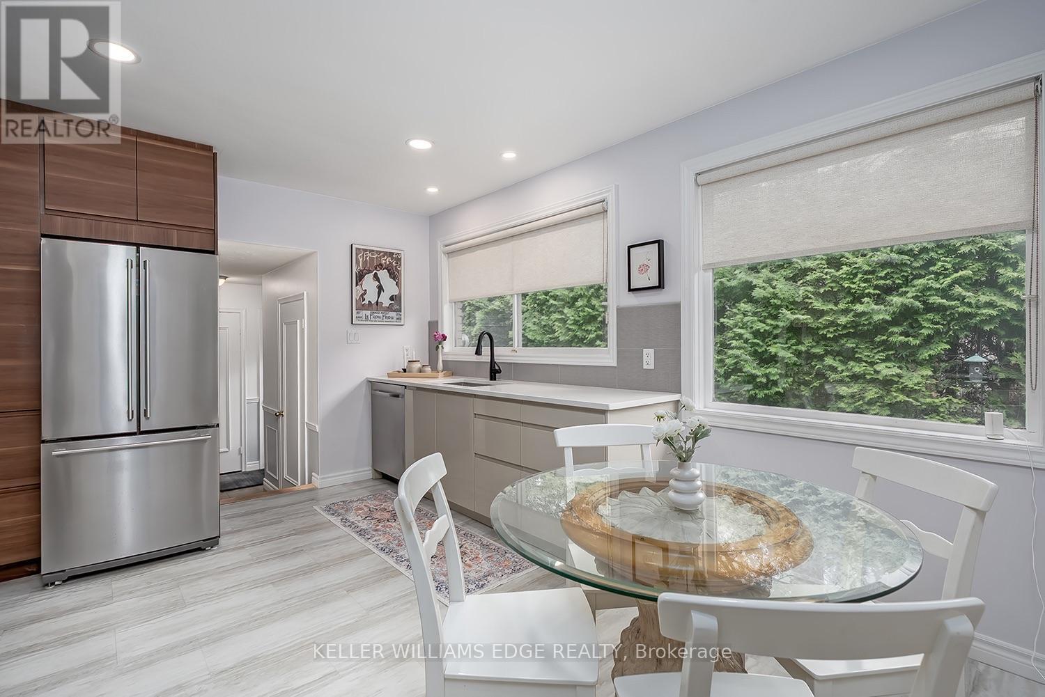 280 Penn Drive, Burlington, ON - Indoor Photo Showing Dining Room
