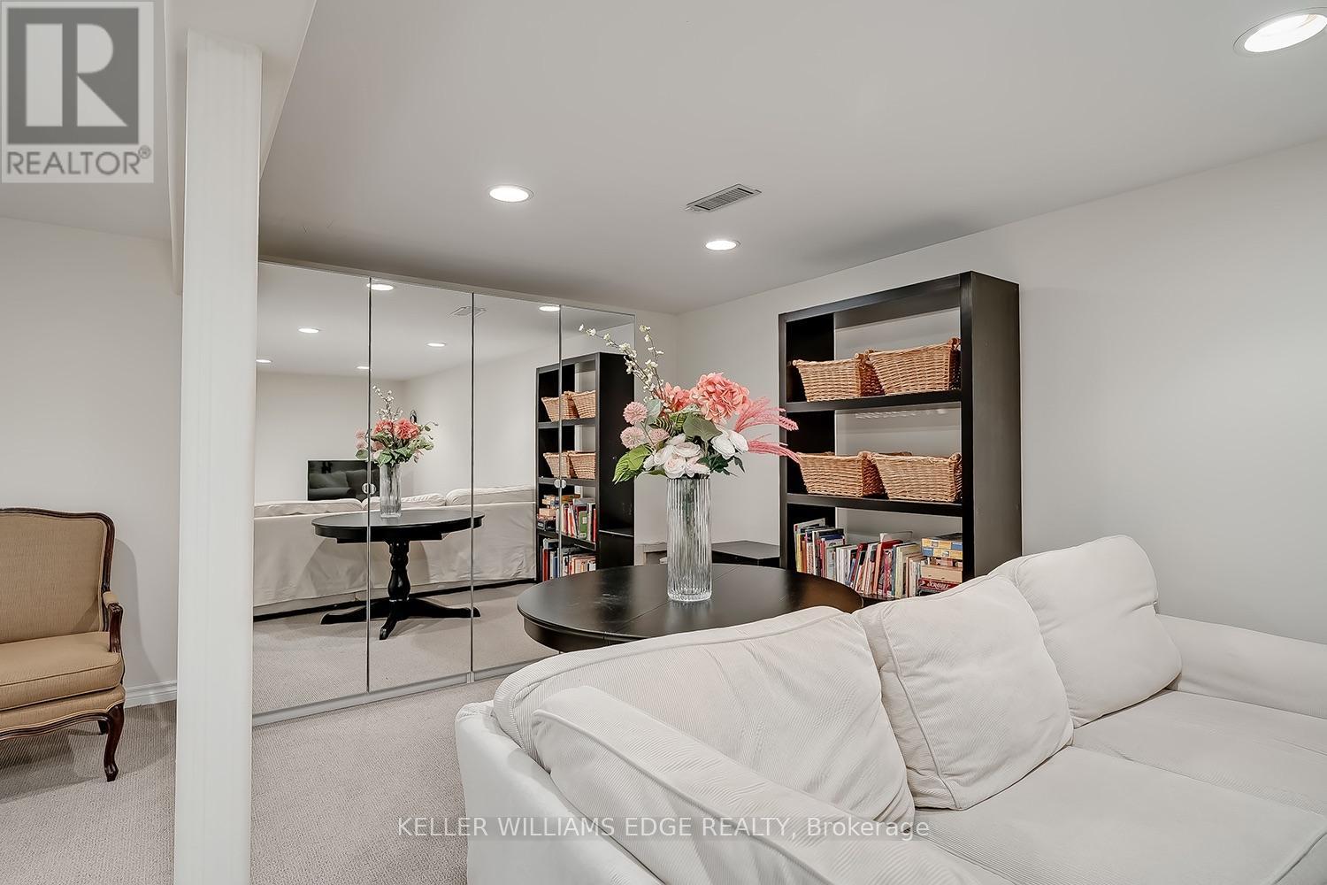 280 Penn Drive, Burlington, ON - Indoor