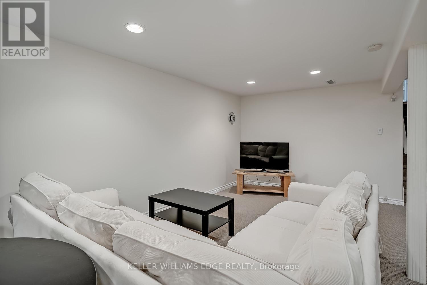 280 Penn Drive, Burlington, ON - Indoor