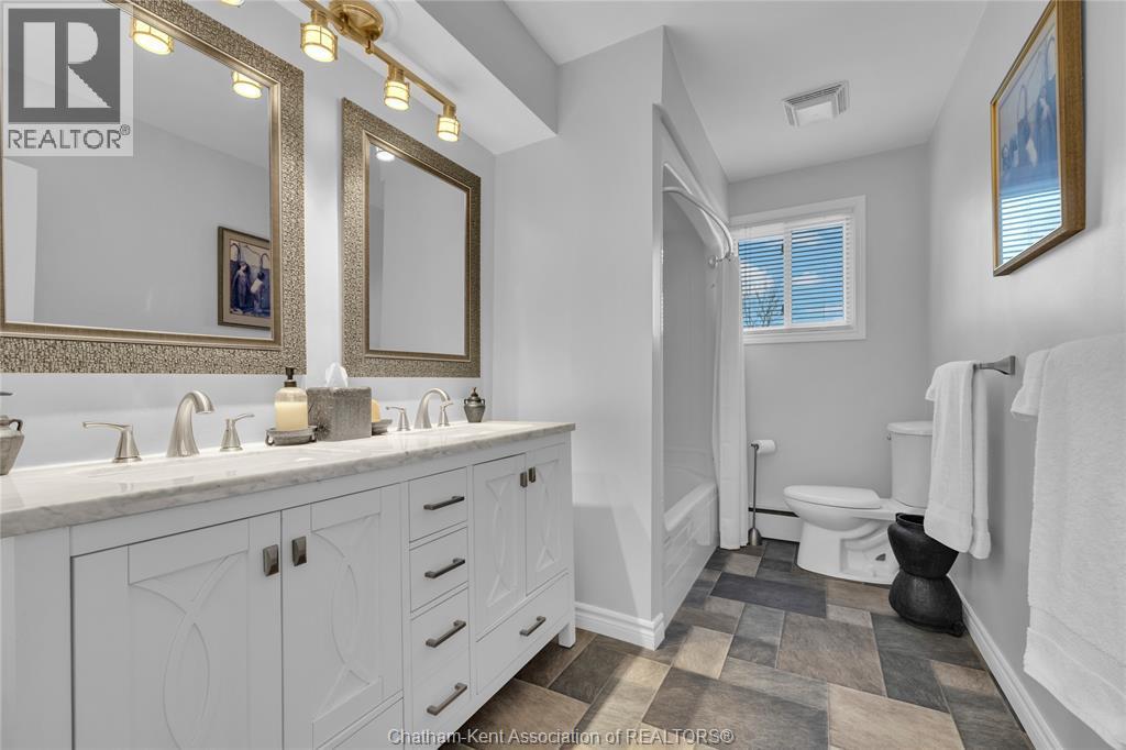 5 Phyllis Avenue, Chatham, ON