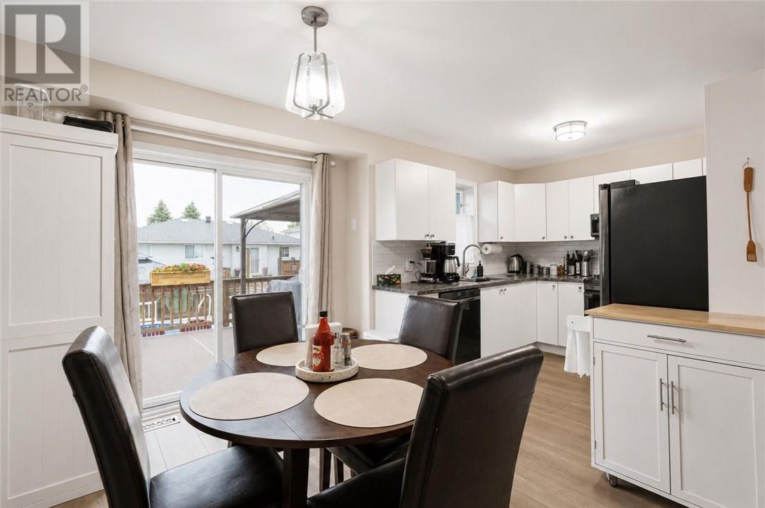 214 Ravina Ave, Garson, ON