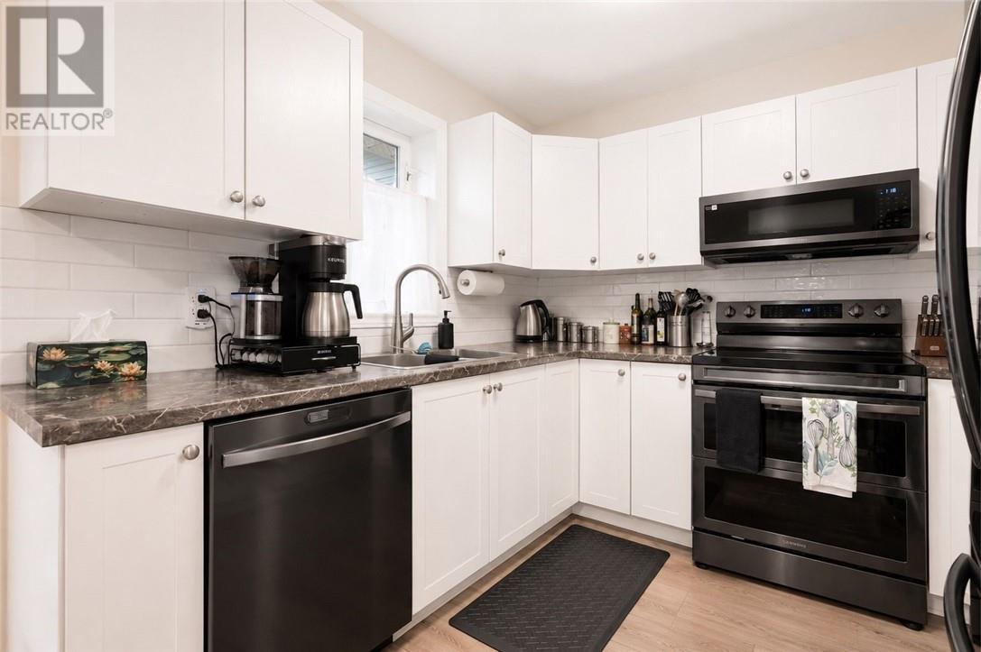 214 Ravina Ave, Garson, ON