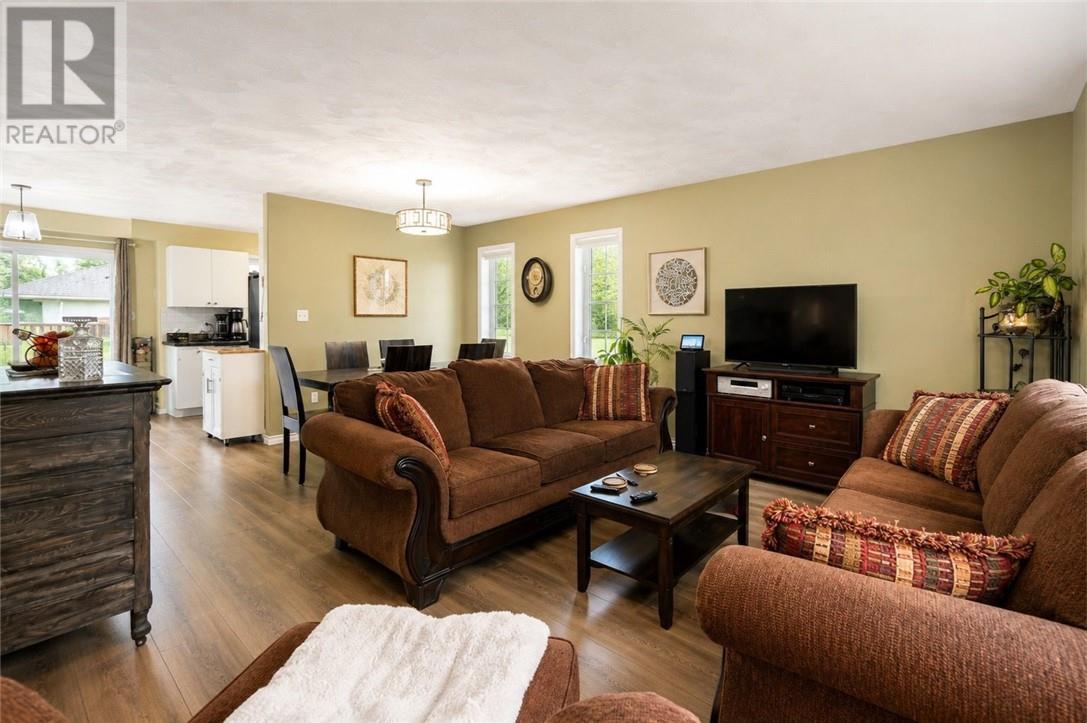 214 Ravina Ave, Garson, ON