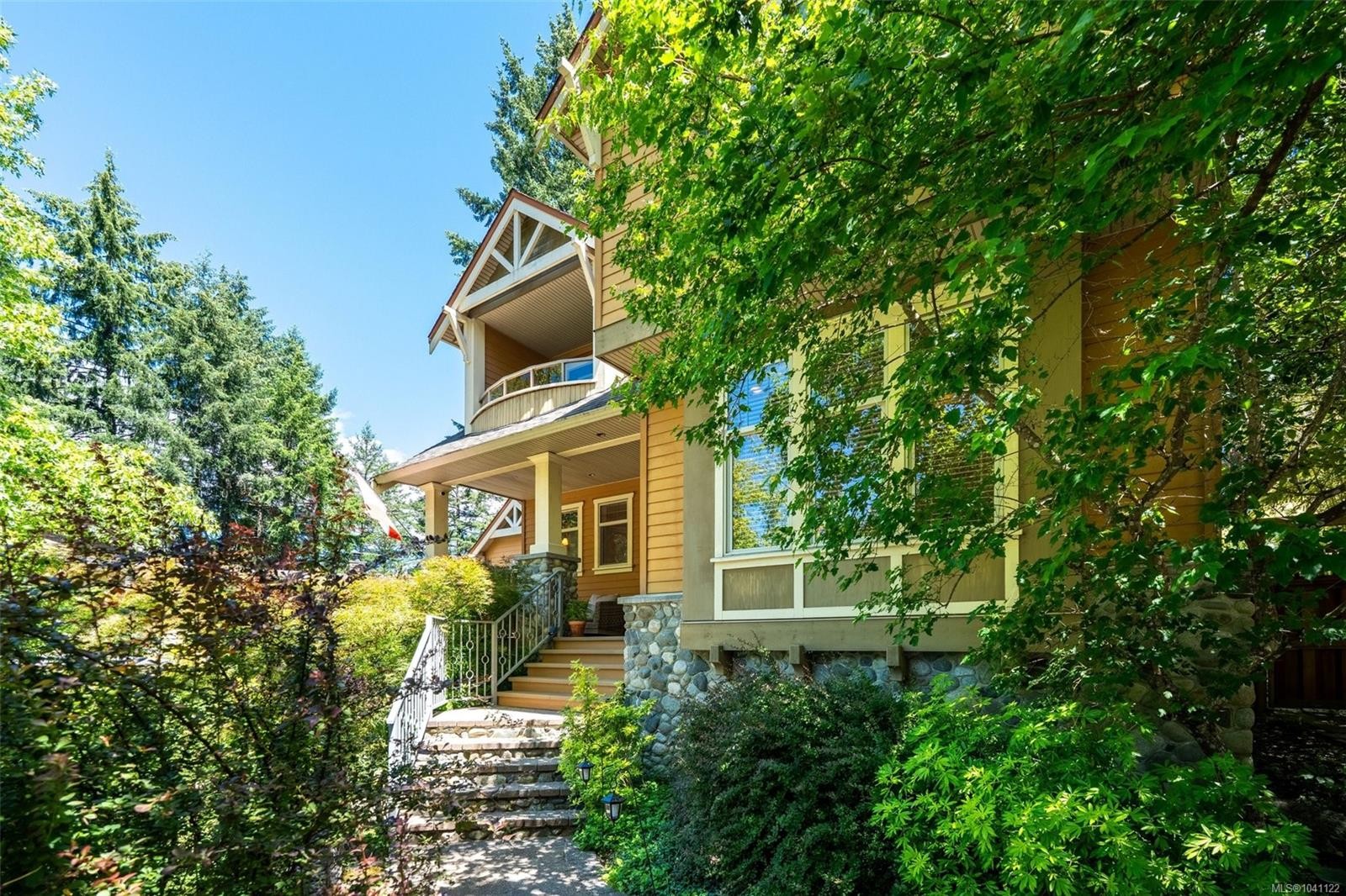 1062 River Rd, Highlands, BC