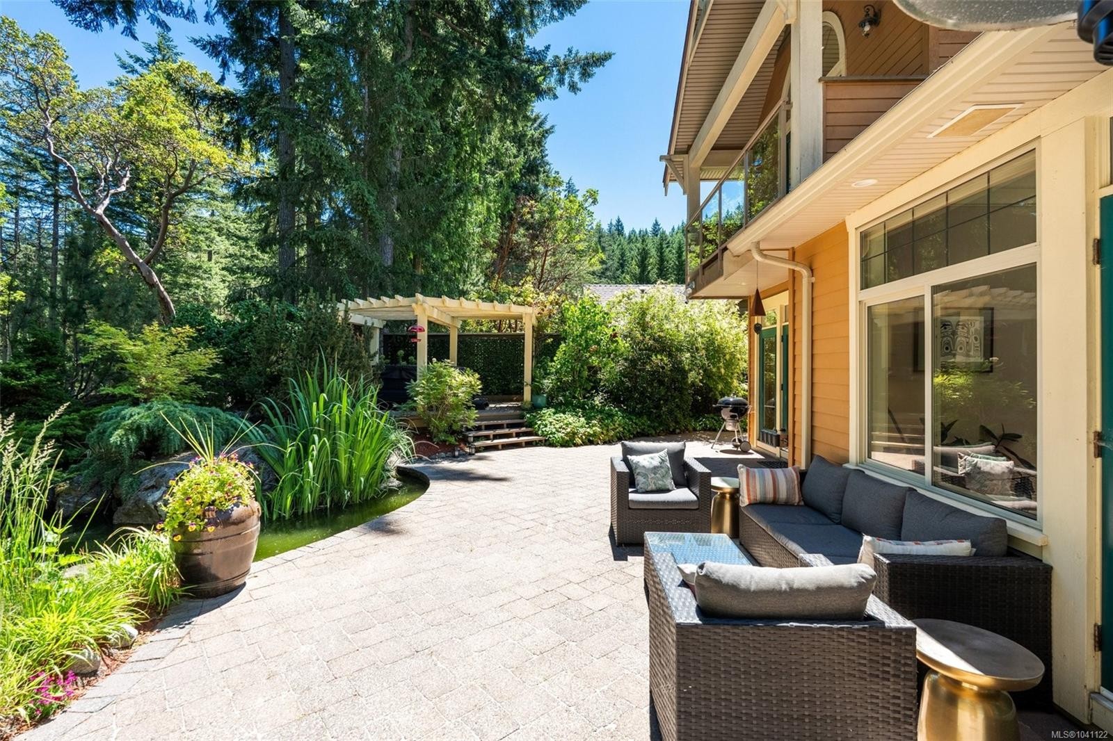 1062 River Rd, Highlands, BC