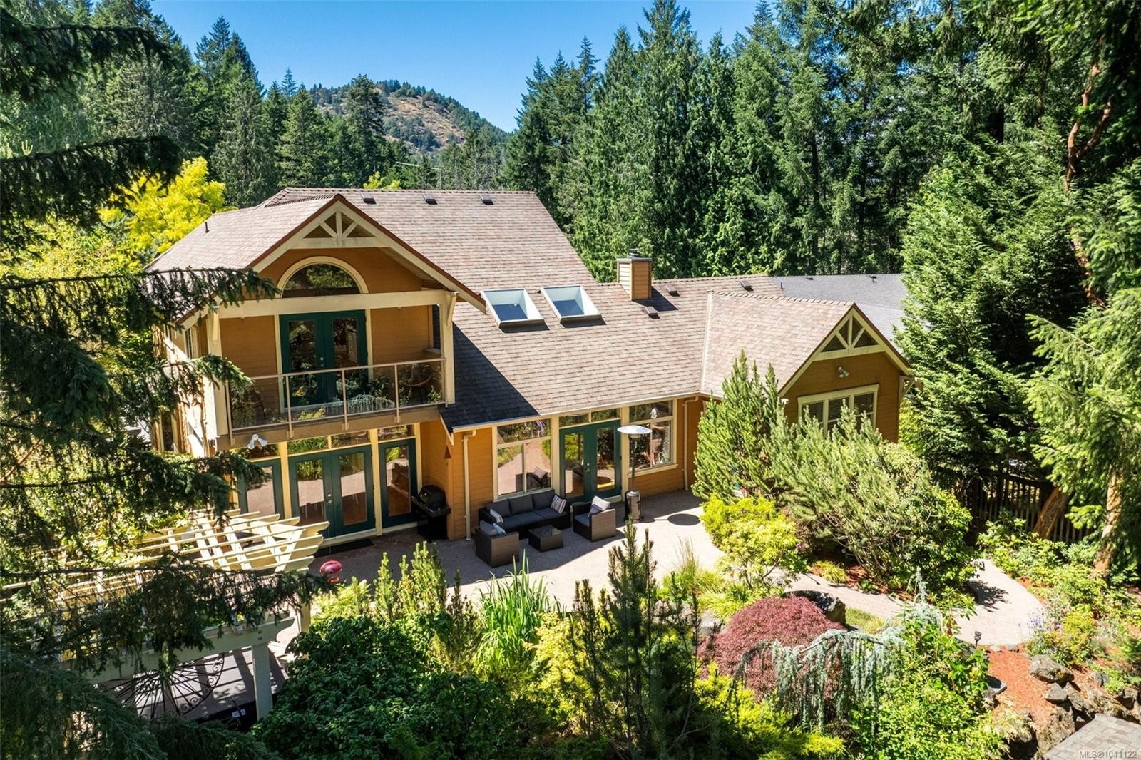 1062 River Rd, Highlands, BC