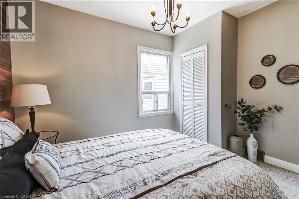 28 Delena Avenue S, Hamilton, ON