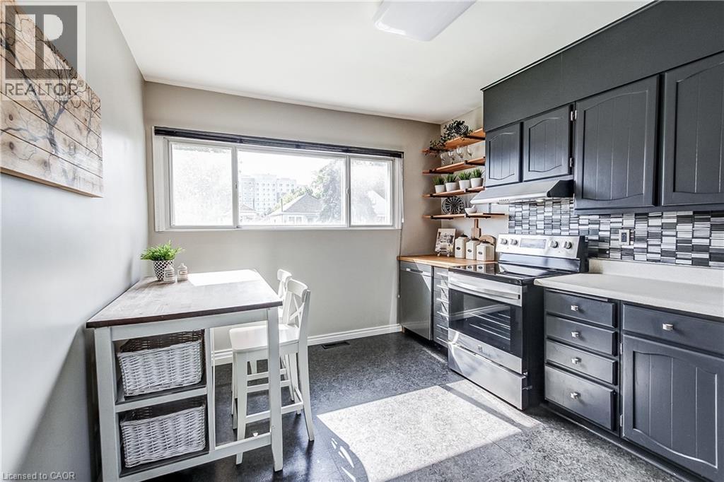 28 Delena Avenue S, Hamilton, ON