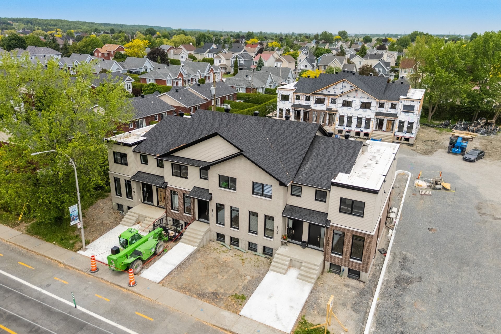 Front of Structure - 201-127 Mtée Des Trinitaires, Saint-Basile-Le-Grand, QC - Outdoor