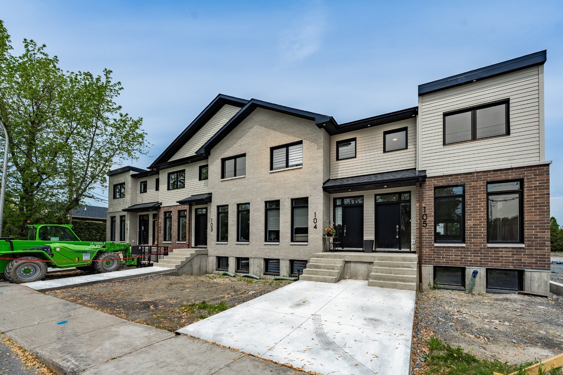 Front of Structure - 201-127 Mtée Des Trinitaires, Saint-Basile-Le-Grand, QC - Outdoor With Facade