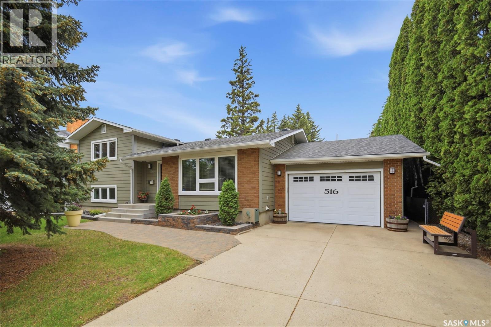 516 Lake Crescent, Saskatoon, SK