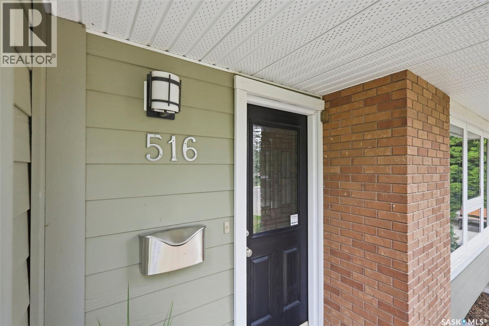 516 Lake Crescent, Saskatoon, SK