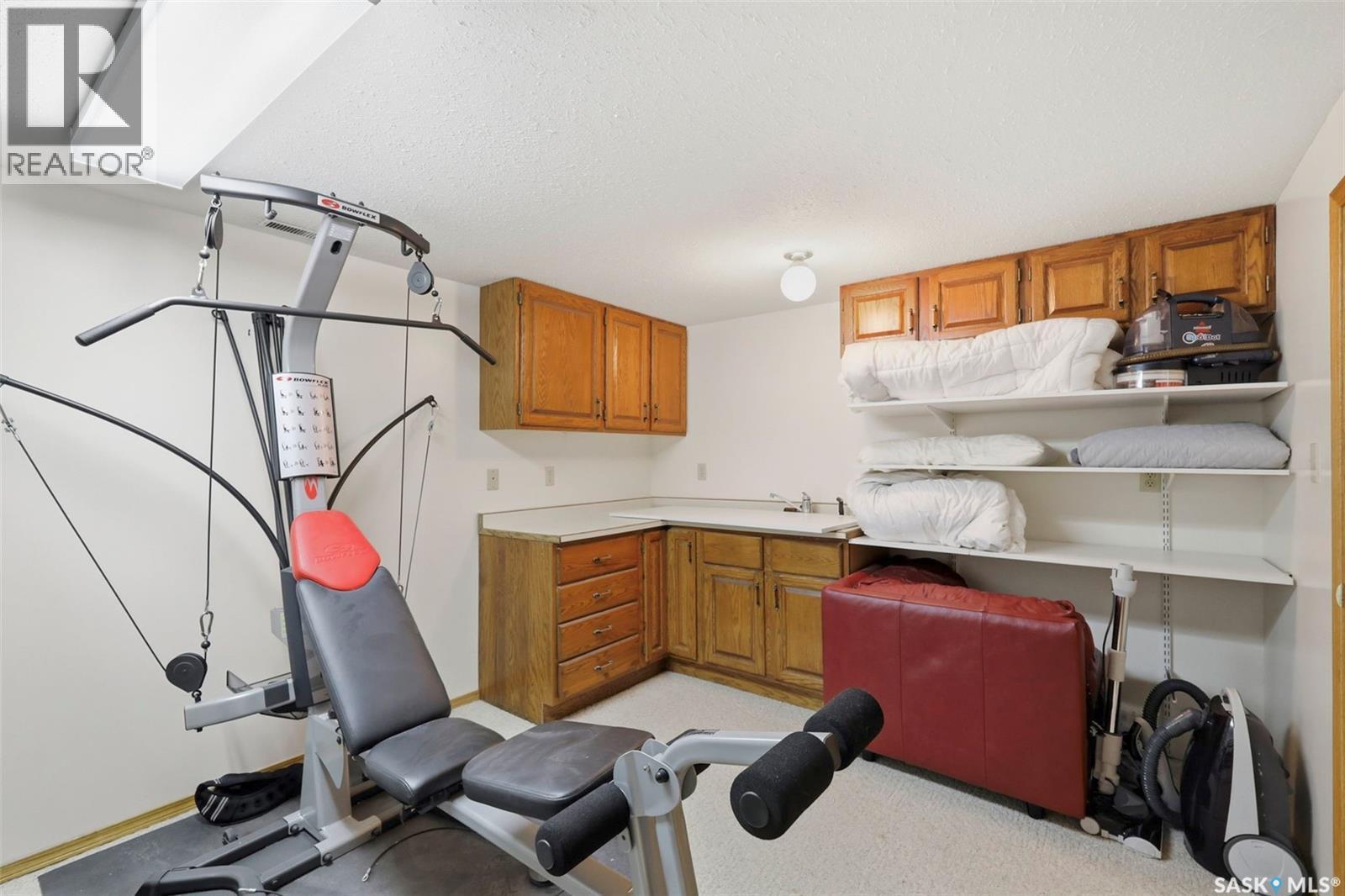 516 Lake Crescent, Saskatoon, SK