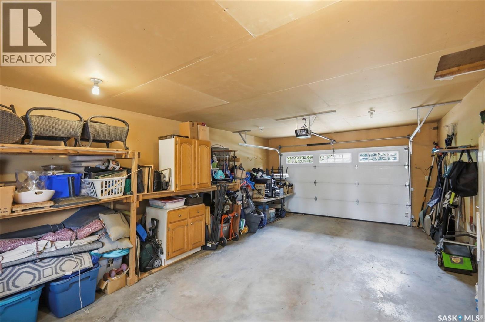 516 Lake Crescent, Saskatoon, SK
