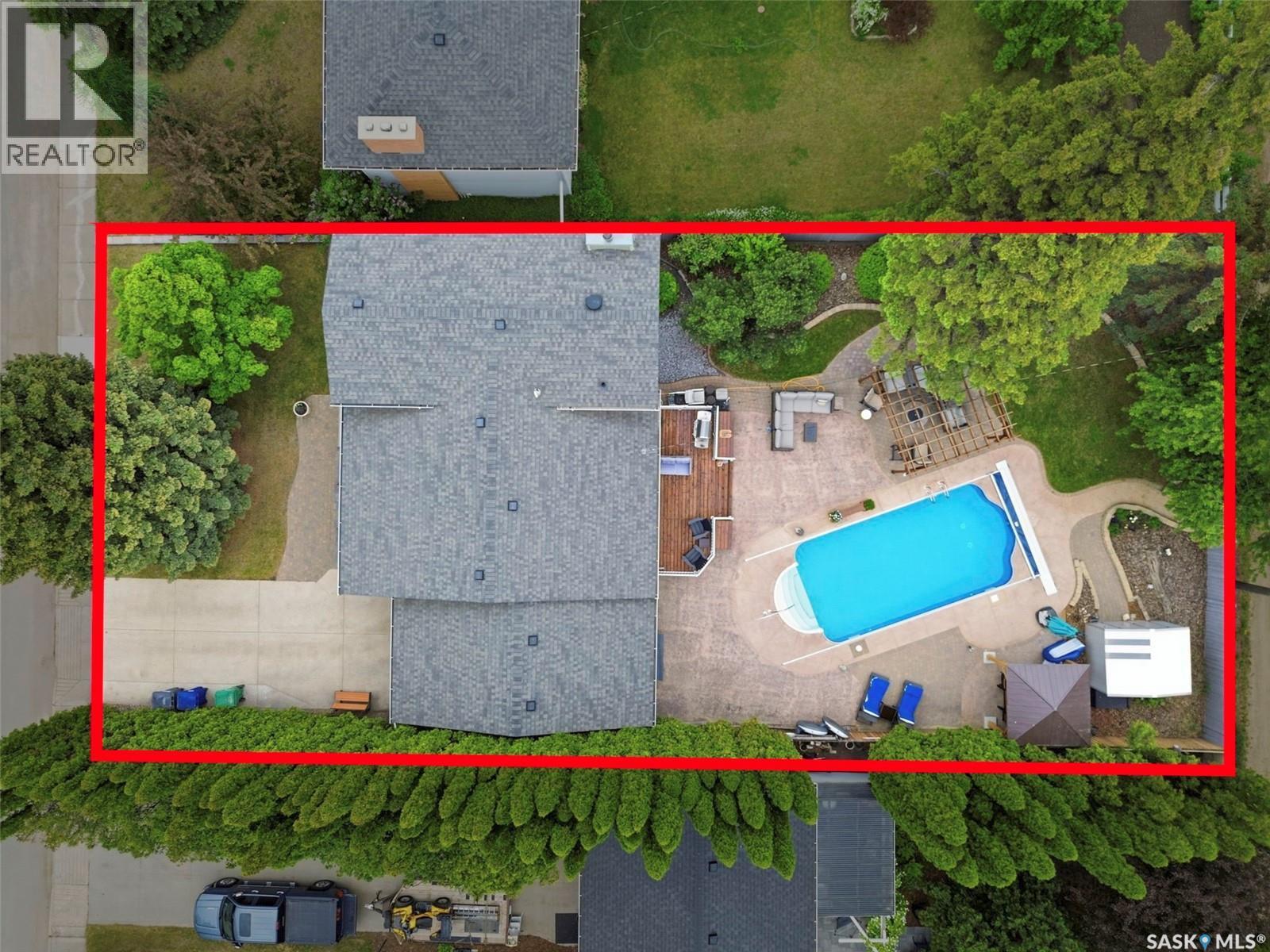 516 Lake Crescent, Saskatoon, SK