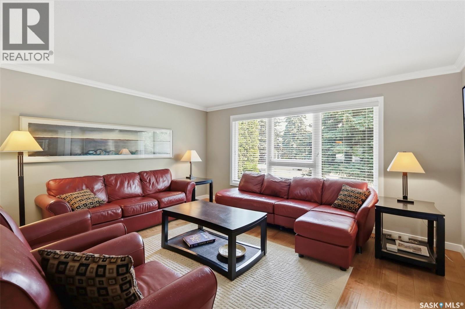 516 Lake Crescent, Saskatoon, SK