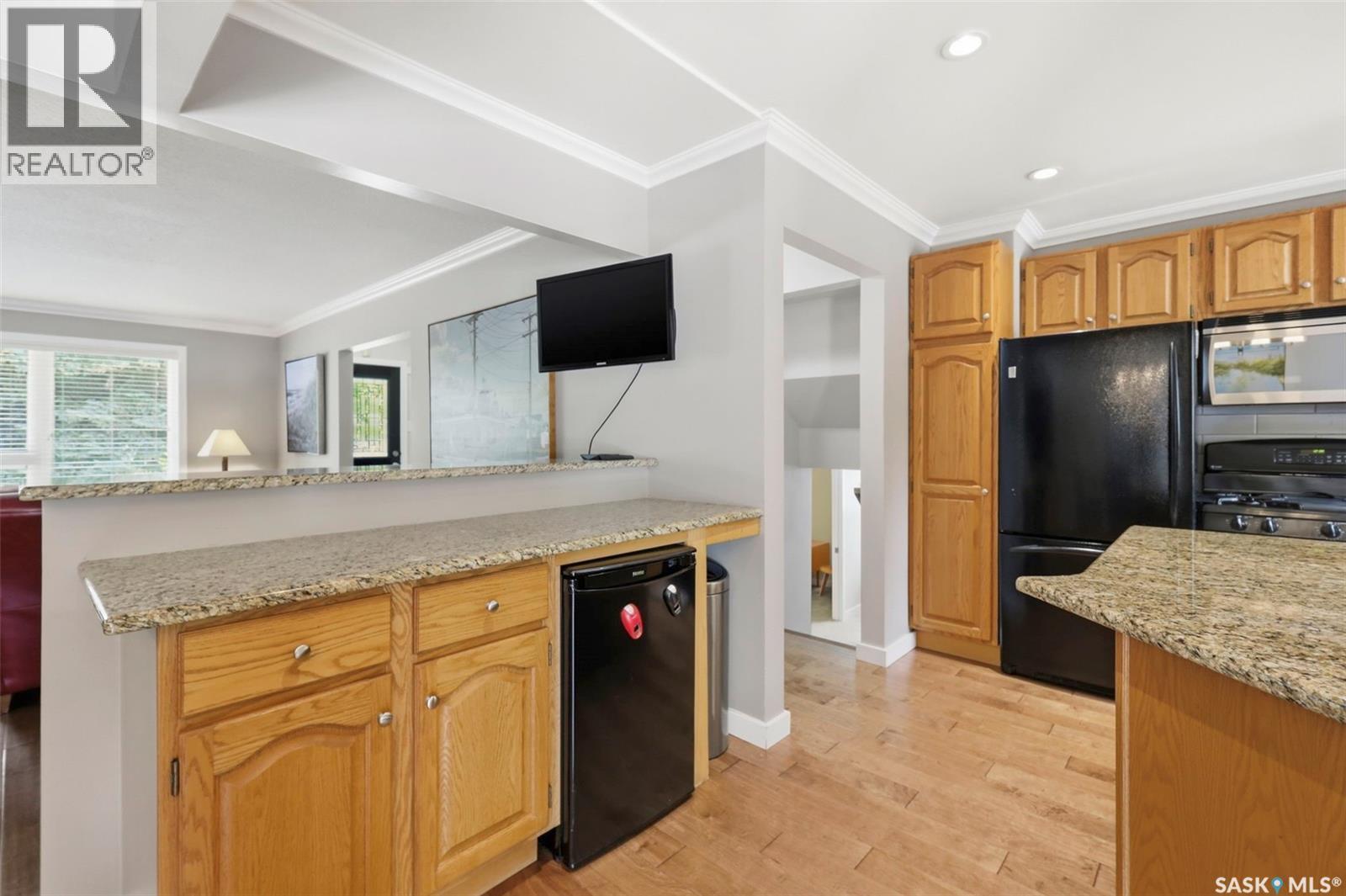 516 Lake Crescent, Saskatoon, SK