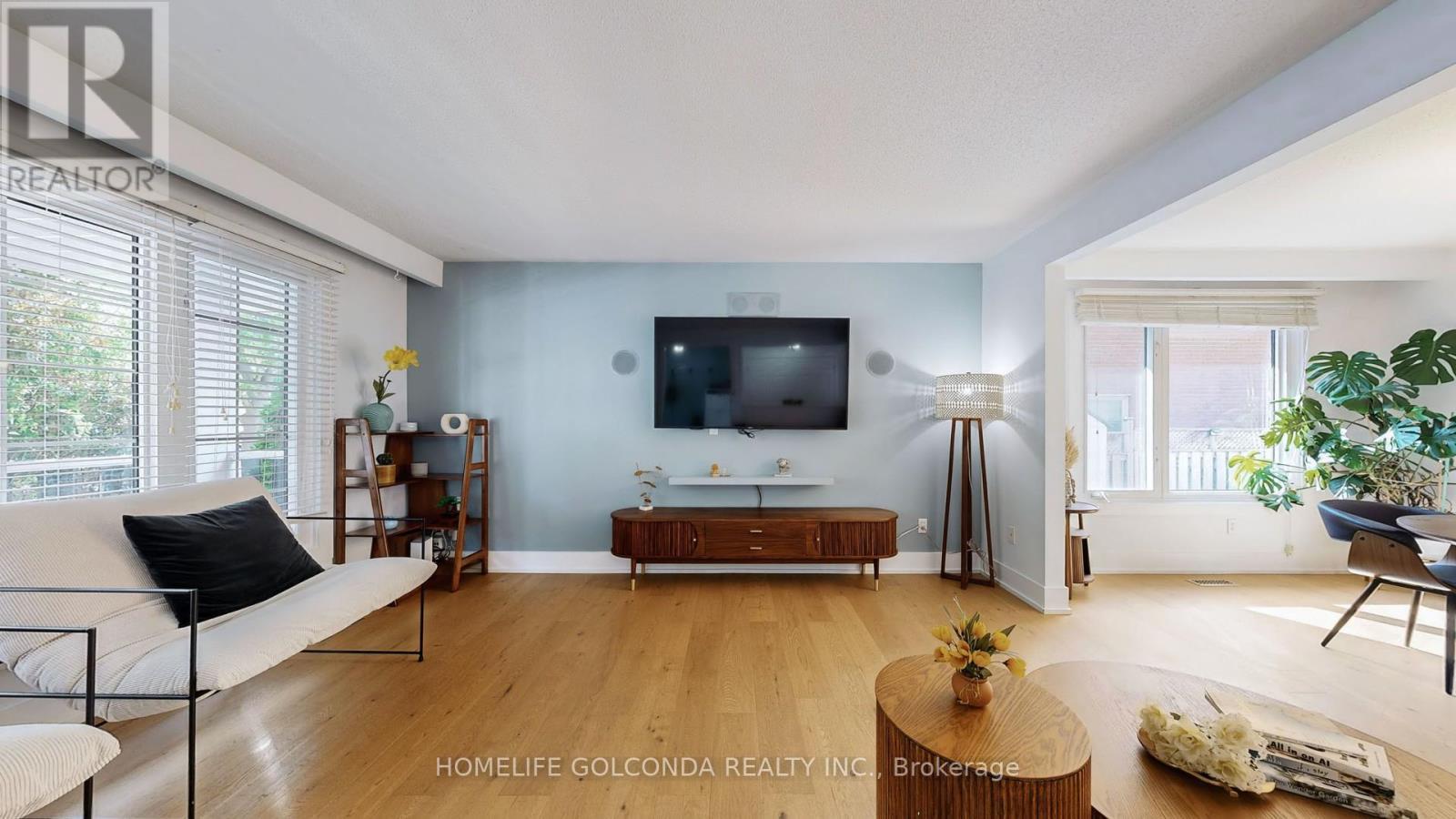 54 Senator Reesor'S Drive, Markham, ON - Indoor Photo Showing Living Room