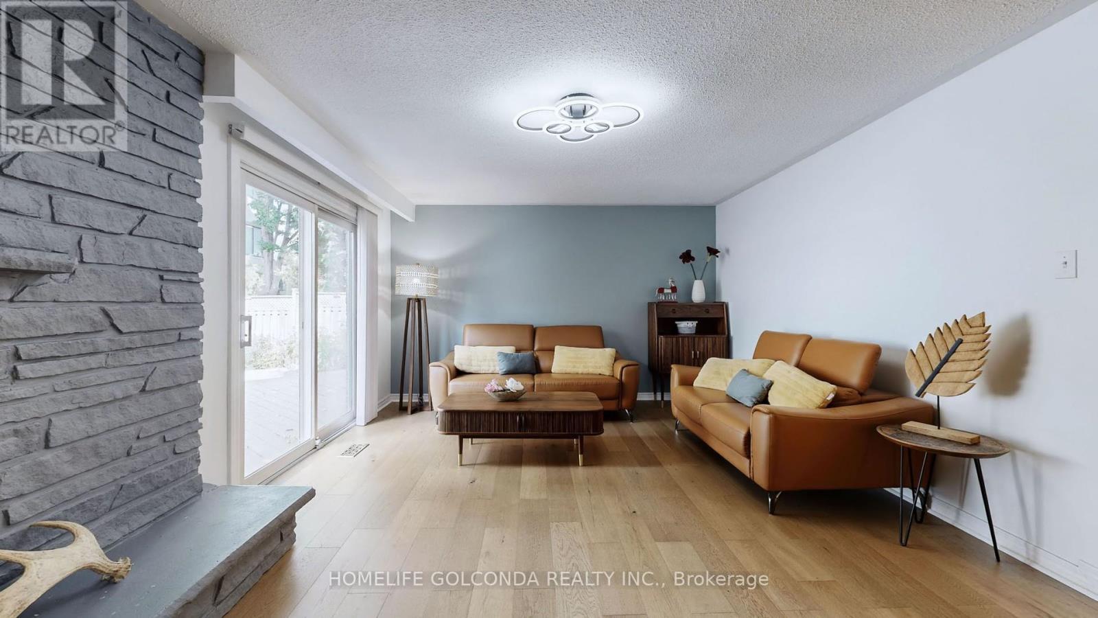 54 Senator Reesor'S Drive, Markham, ON - Indoor Photo Showing Living Room