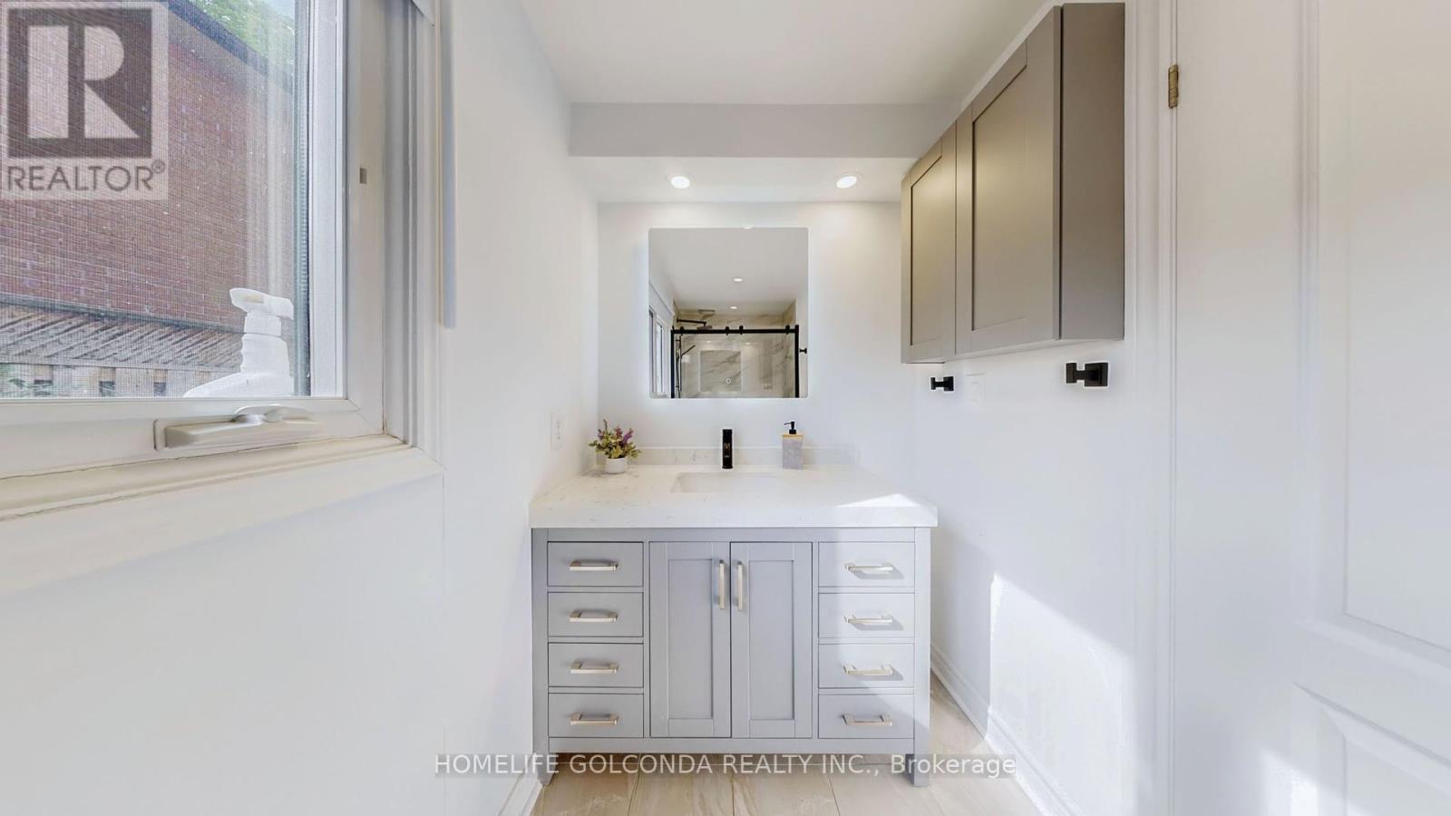 54 Senator Reesor'S Drive, Markham, ON - Indoor Photo Showing Bathroom