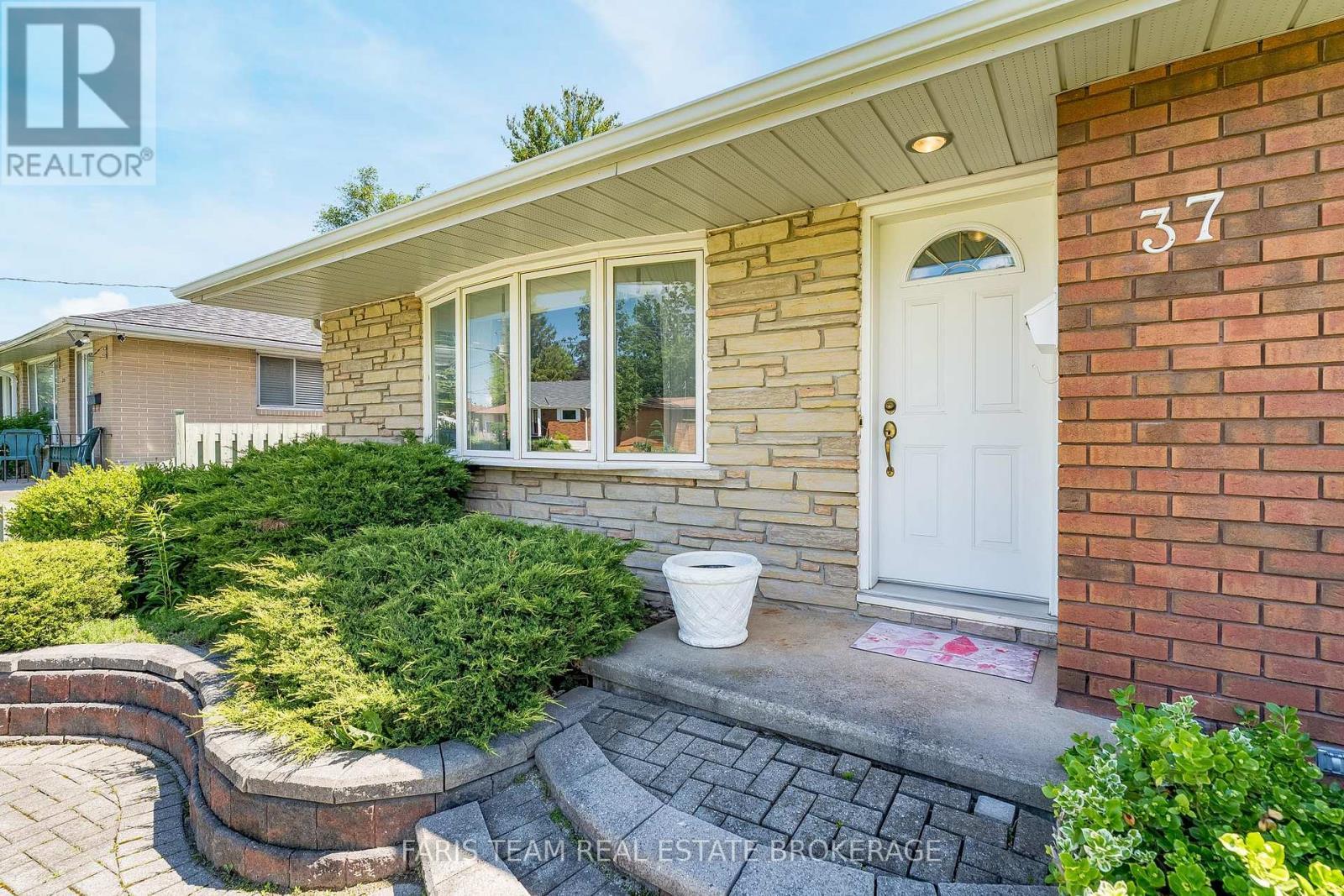 37 Downsview Drive, Barrie, ON