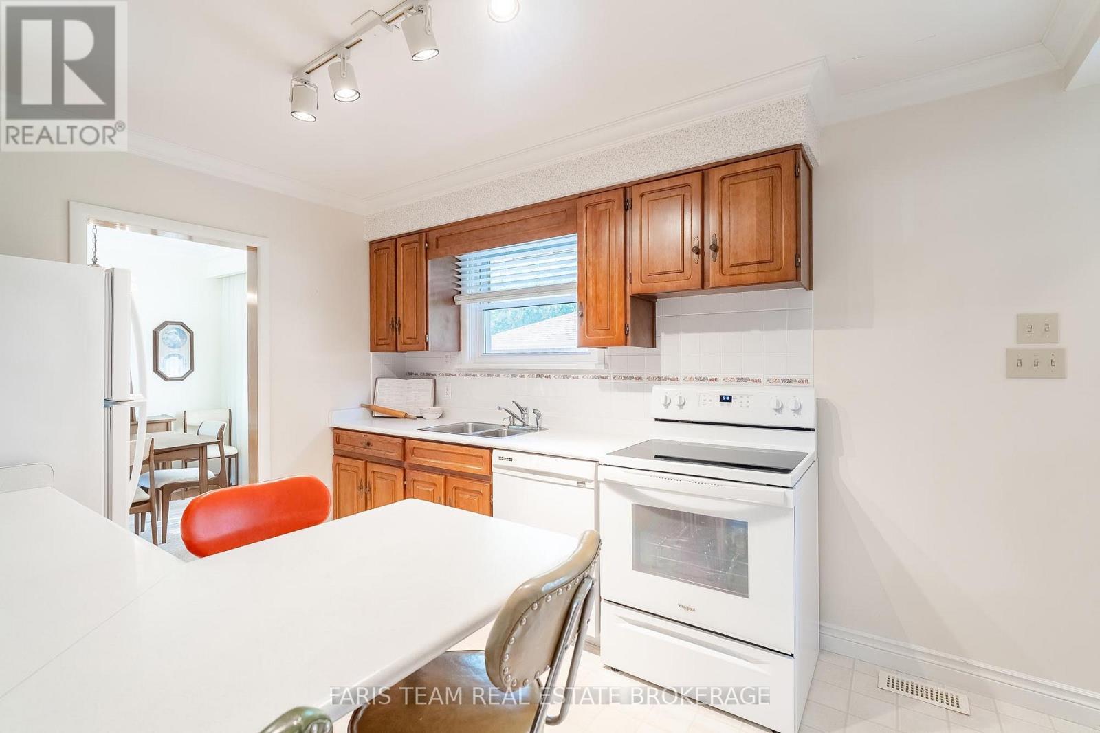 37 Downsview Drive, Barrie, ON