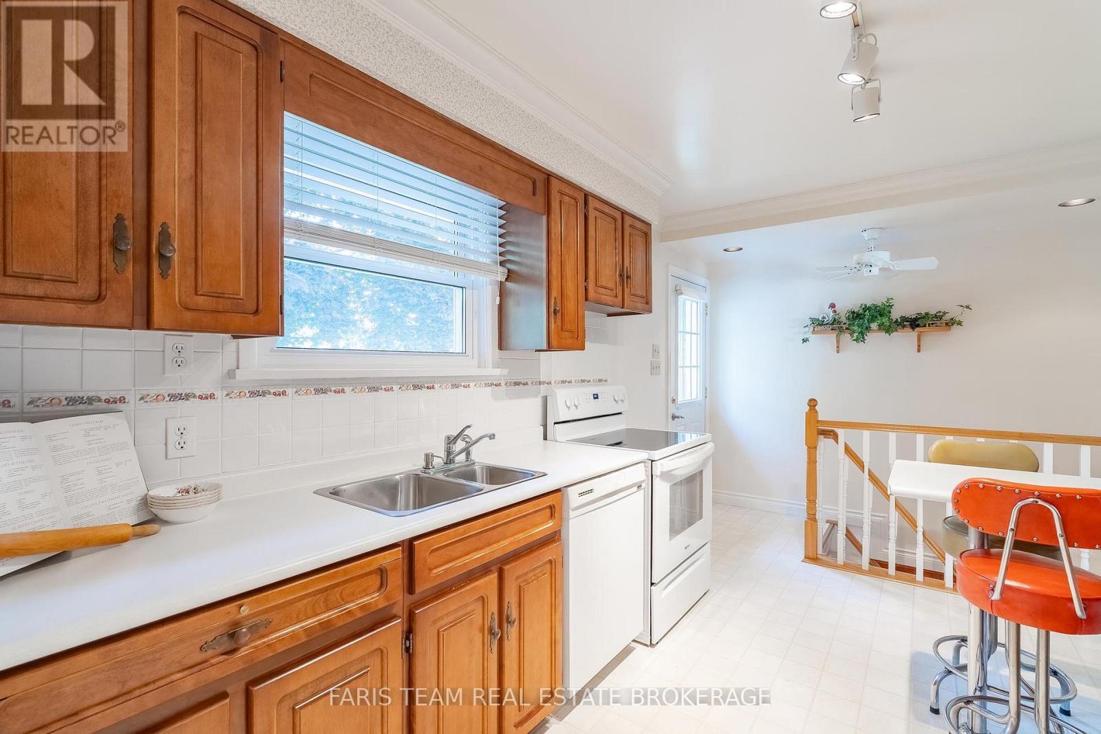 37 Downsview Drive, Barrie, ON