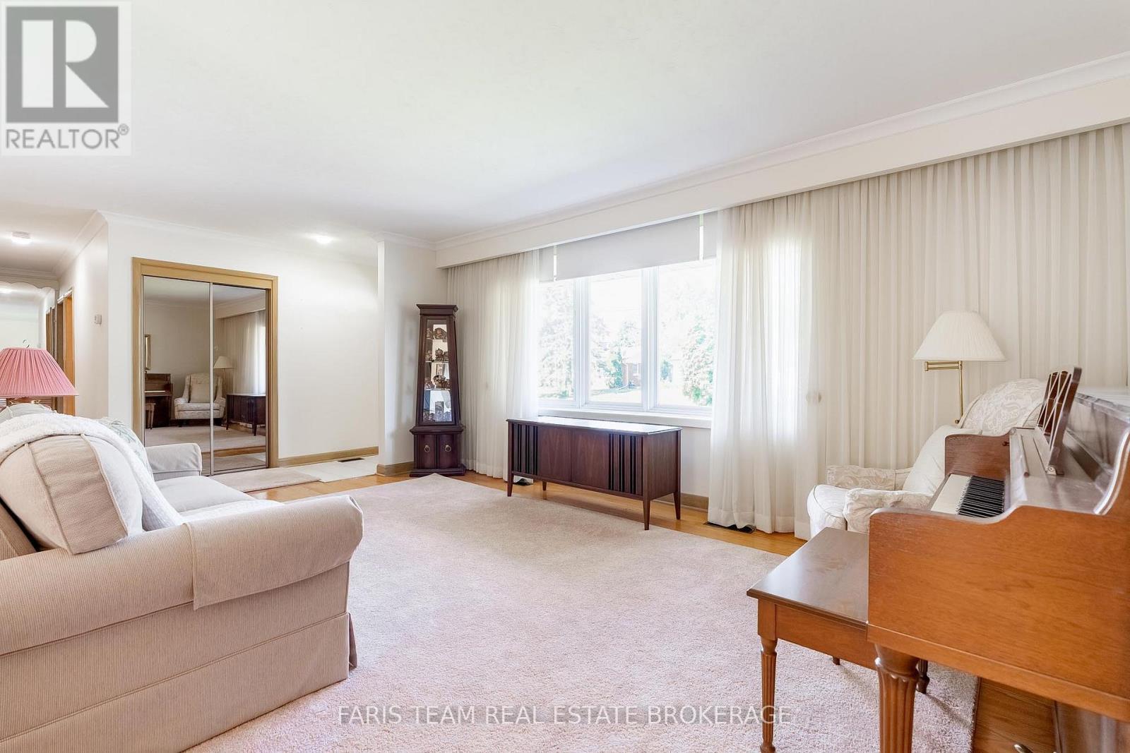37 Downsview Drive, Barrie, ON