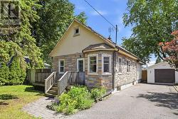 329 PERRY STREET Whitby (Downtown Whitby), ON L1N 4C2