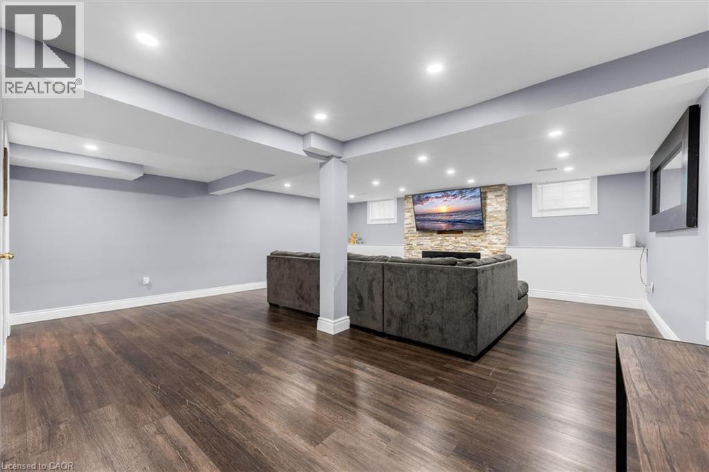 338 East 24Th Street, Hamilton, ON