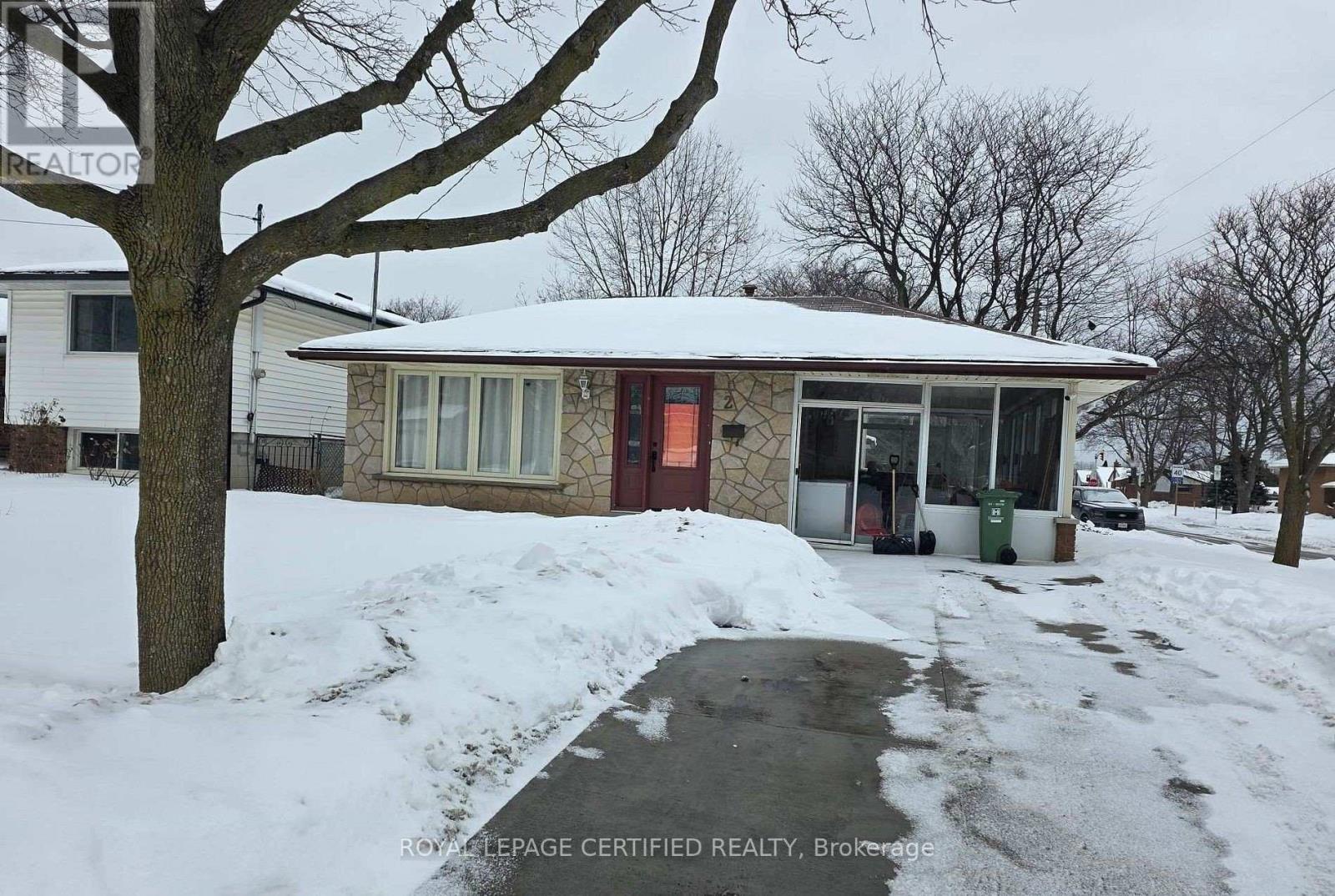 2 Rideau Crescent, Hamilton, ON