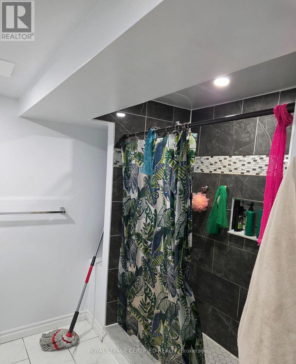 2 Rideau Crescent, Hamilton, ON