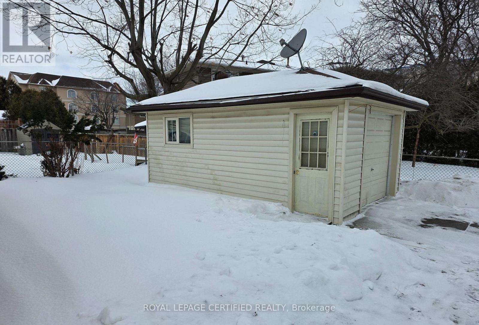2 Rideau Crescent, Hamilton, ON