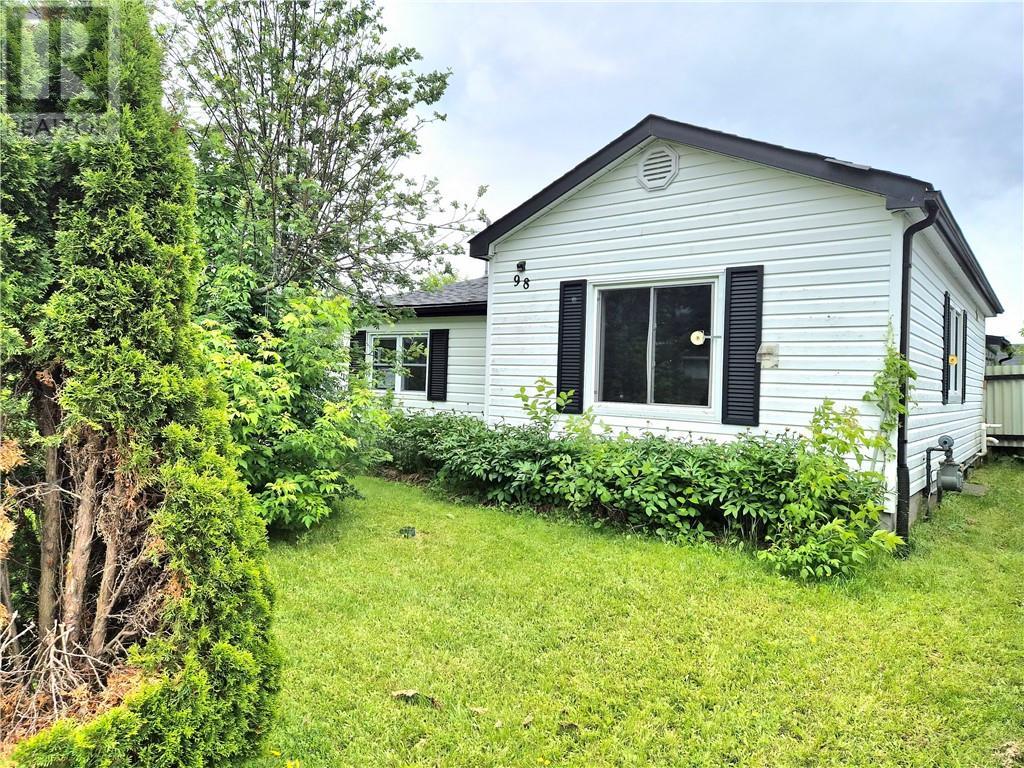 98 William, Chelmsford, ON