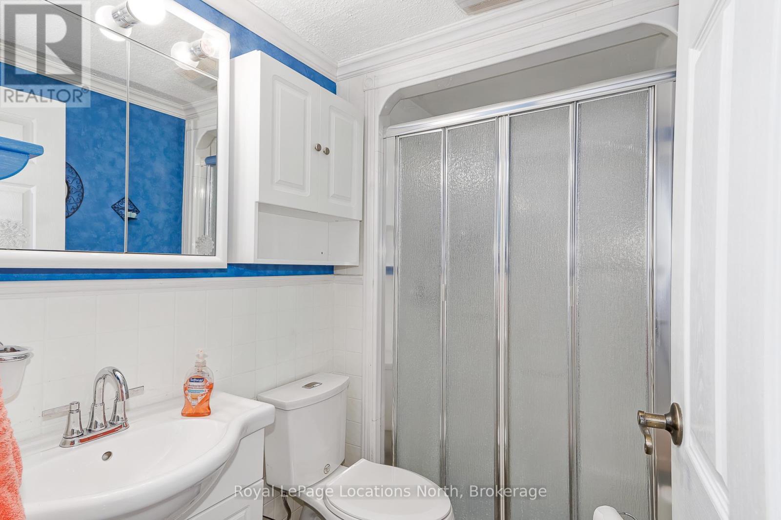 5 Golf Avenue E, Wasaga Beach, ON