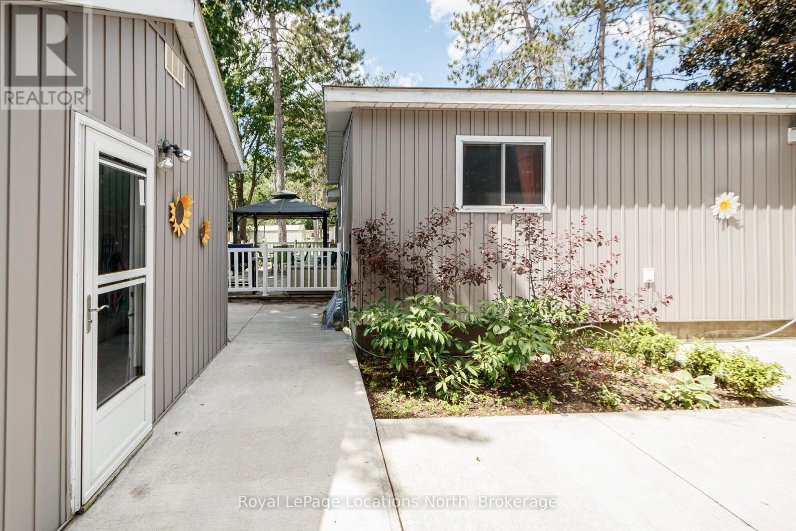 5 Golf Avenue E, Wasaga Beach, ON
