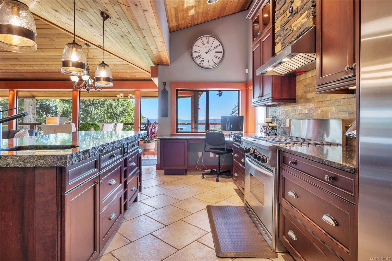 1370 Ivor Rd, Nanaimo, BC