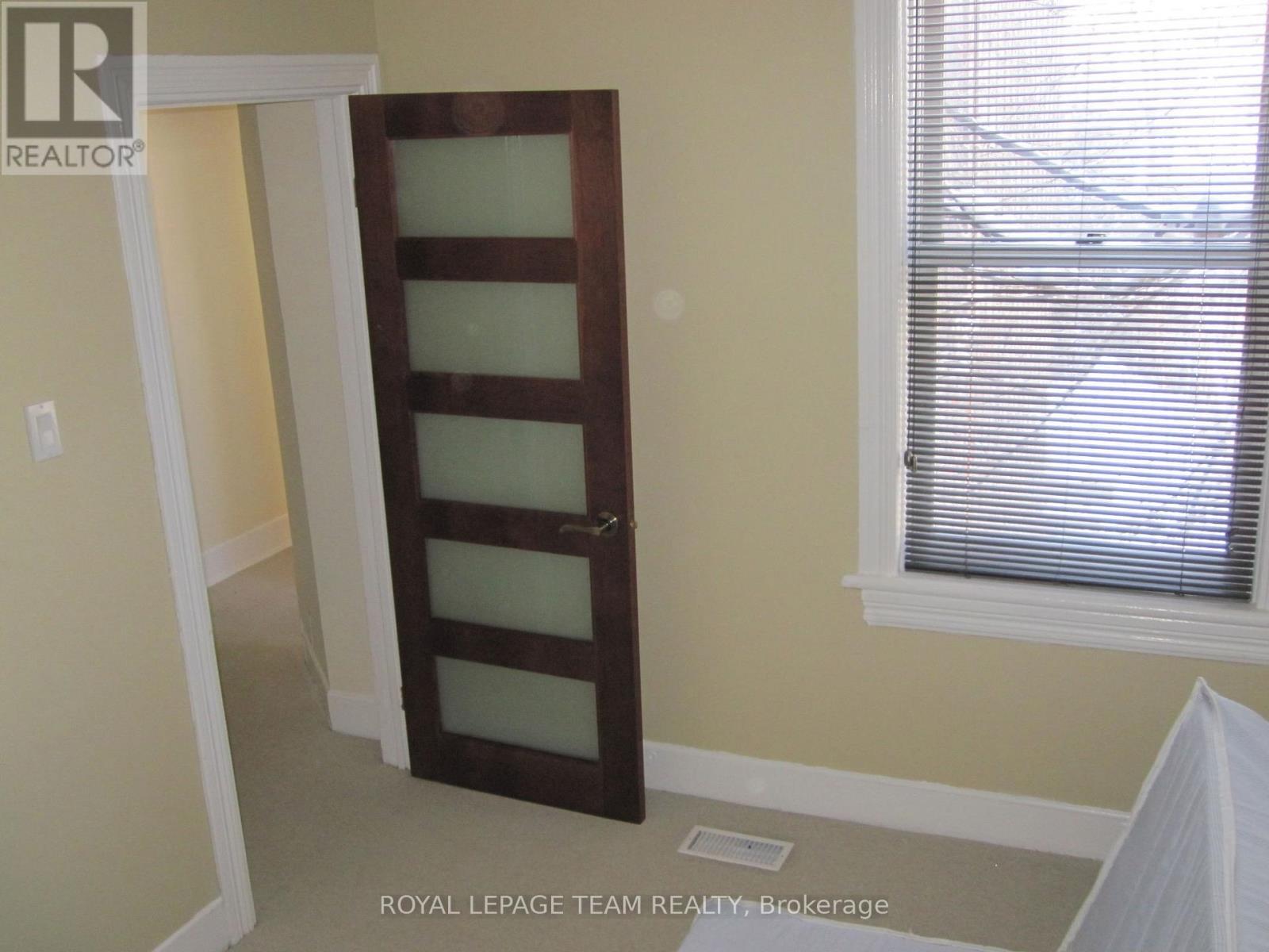 35 Ivy Crescent, Ottawa, ON
