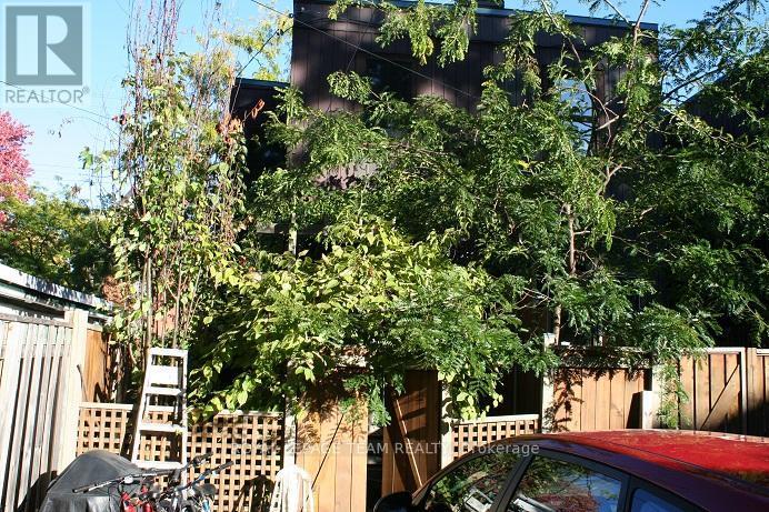 35 Ivy Crescent, Ottawa, ON