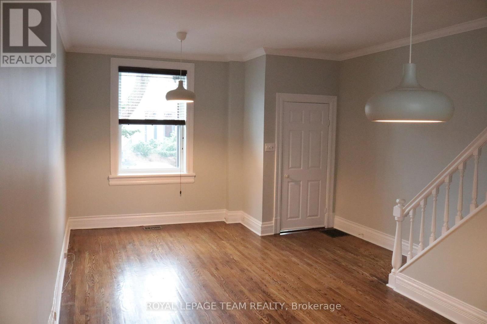35 Ivy Crescent, Ottawa, ON