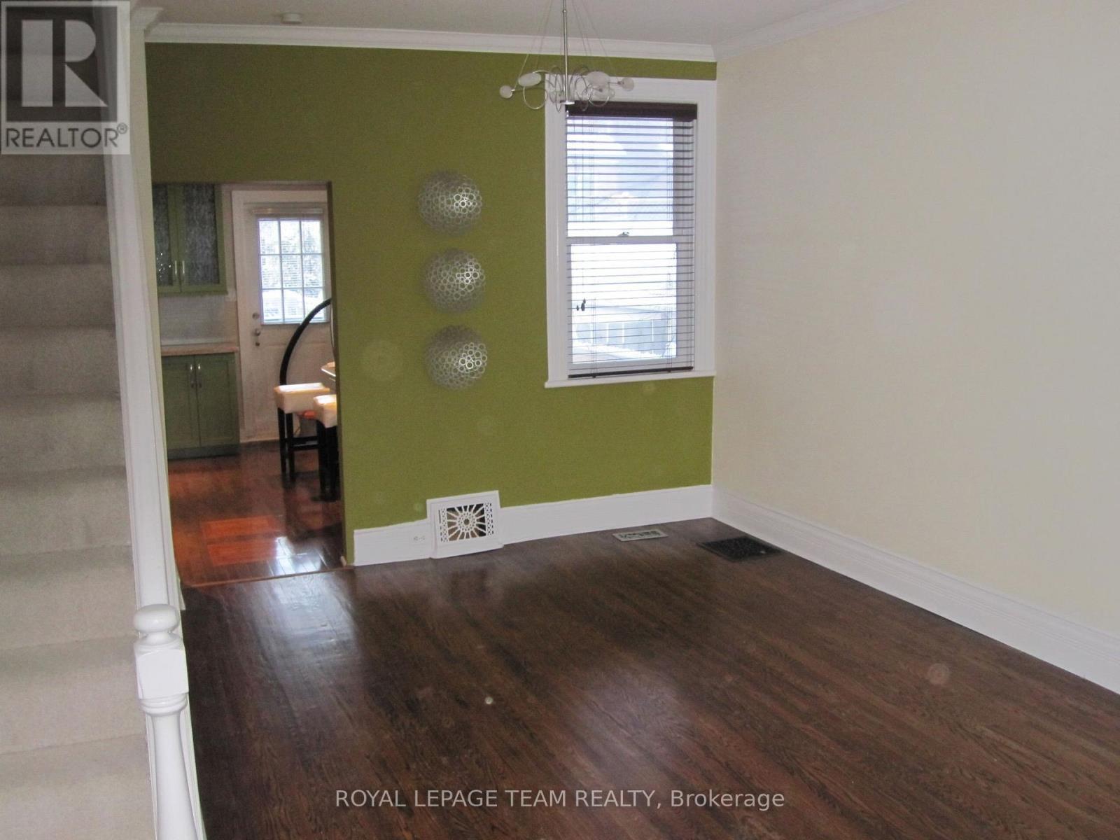 35 Ivy Crescent, Ottawa, ON