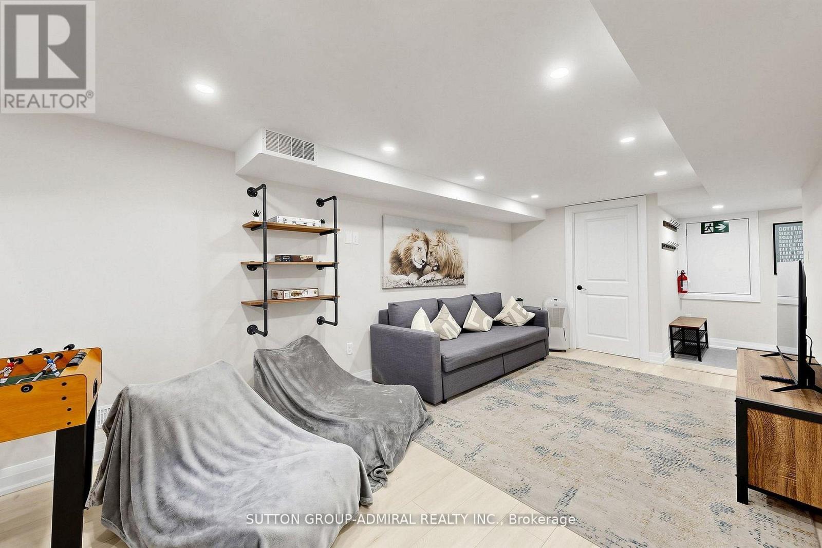 28 Timcourt Drive, Tiny, ON
