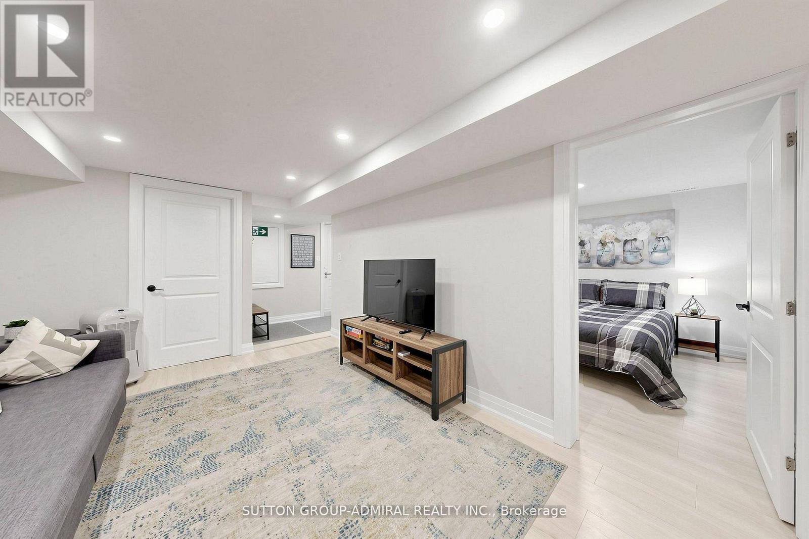 28 Timcourt Drive, Tiny, ON